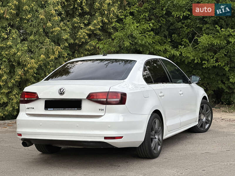 Седан Volkswagen Jetta 2016 в Києві
