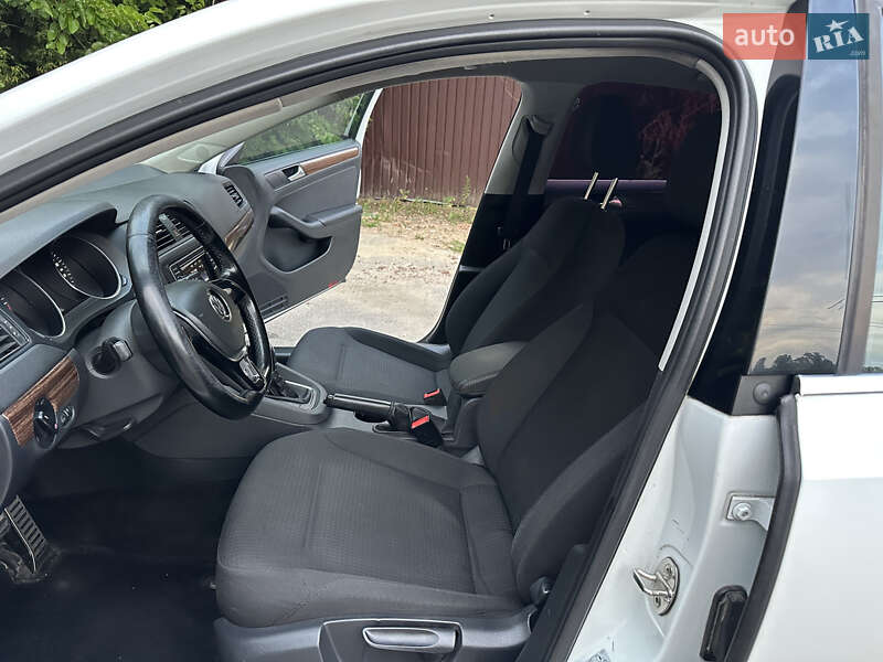 Седан Volkswagen Jetta 2016 в Києві