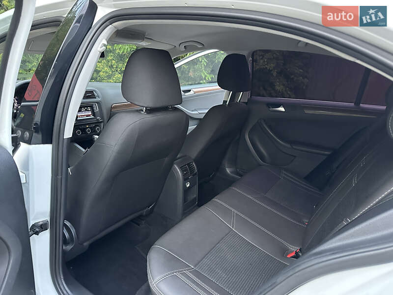 Седан Volkswagen Jetta 2016 в Києві