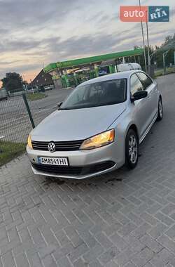Седан Volkswagen Jetta 2013 в Житомирі