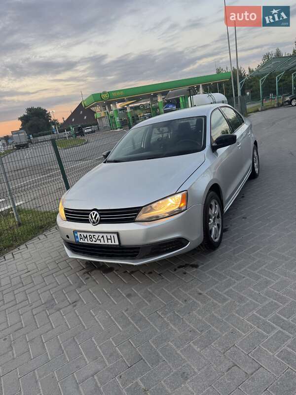 Седан Volkswagen Jetta 2013 в Житомире