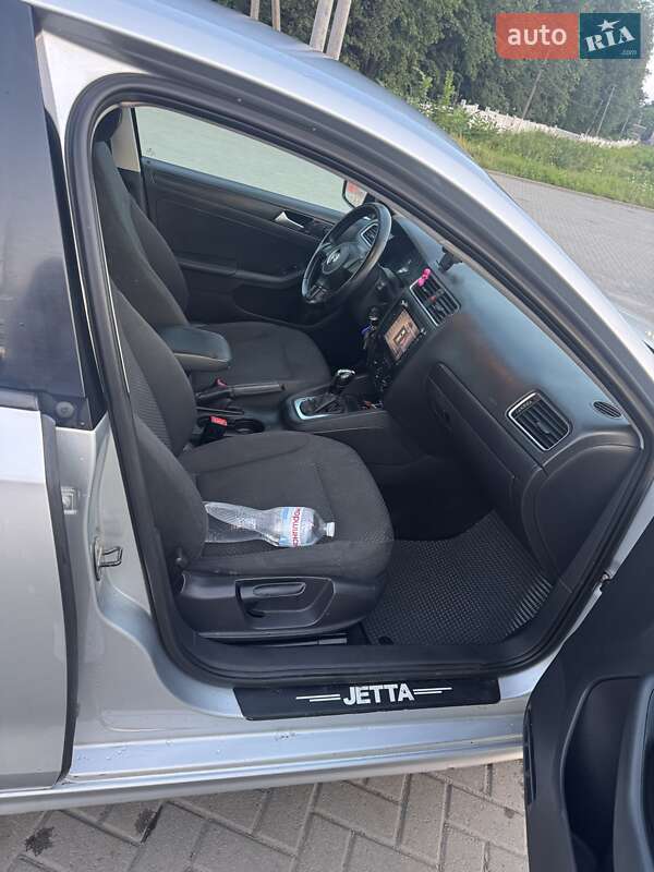 Седан Volkswagen Jetta 2013 в Житомире