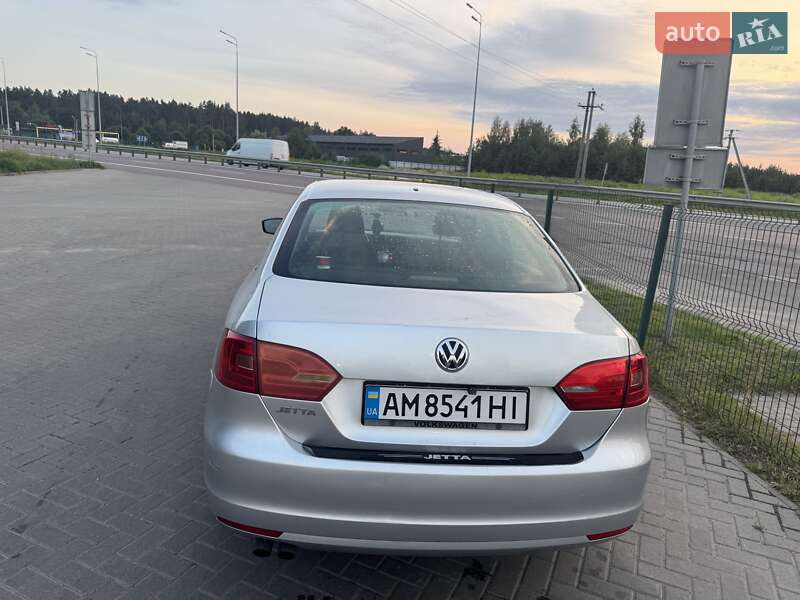 Седан Volkswagen Jetta 2013 в Житомире