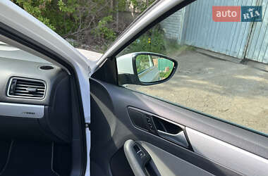 Седан Volkswagen Jetta 2013 в 