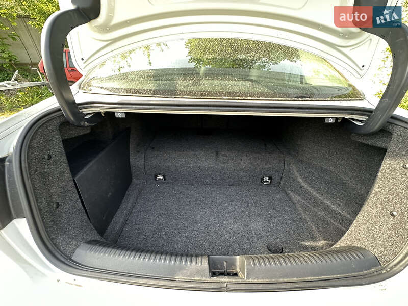 Седан Volkswagen Jetta 2013 в Львове