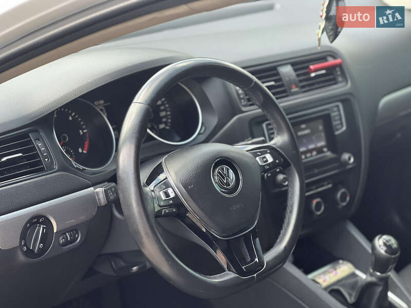 Седан Volkswagen Jetta 2016 в Стрые