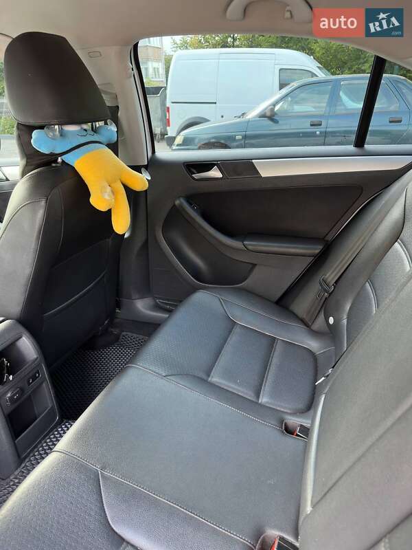 Седан Volkswagen Jetta 2013 в Харкові