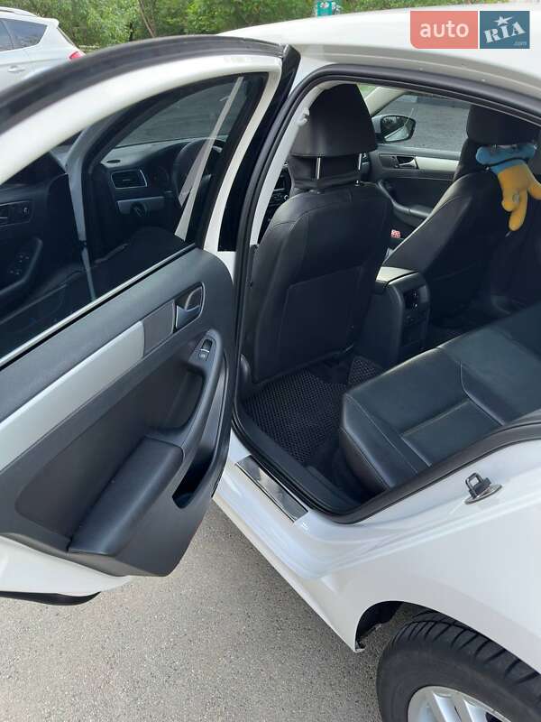 Седан Volkswagen Jetta 2013 в Харкові