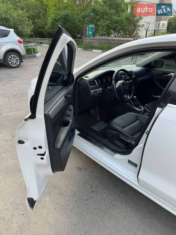 Седан Volkswagen Jetta 2013 в Харкові