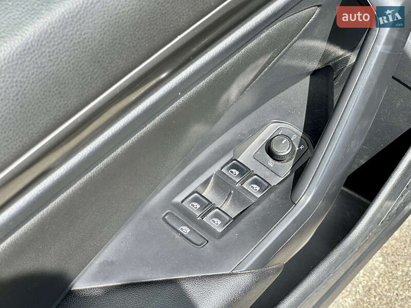 Седан Volkswagen Jetta 2019 в Києві