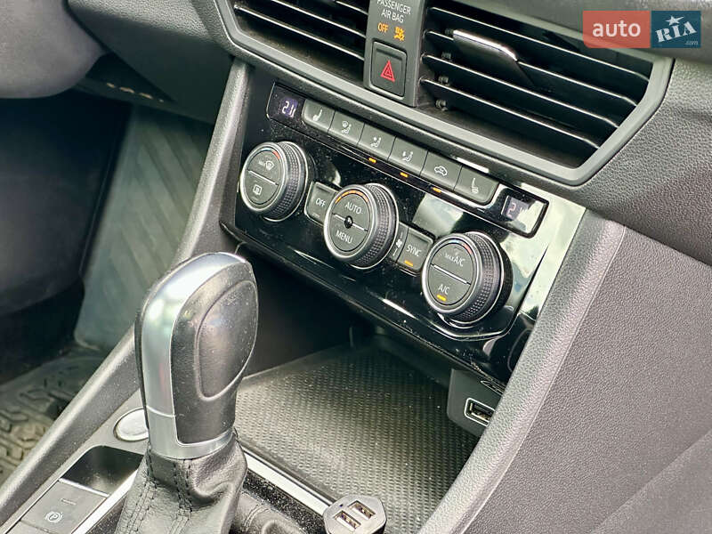 Седан Volkswagen Jetta 2019 в Києві