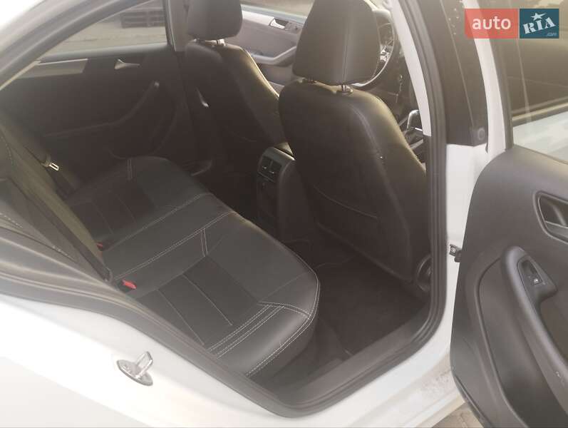 Седан Volkswagen Jetta 2016 в Запоріжжі