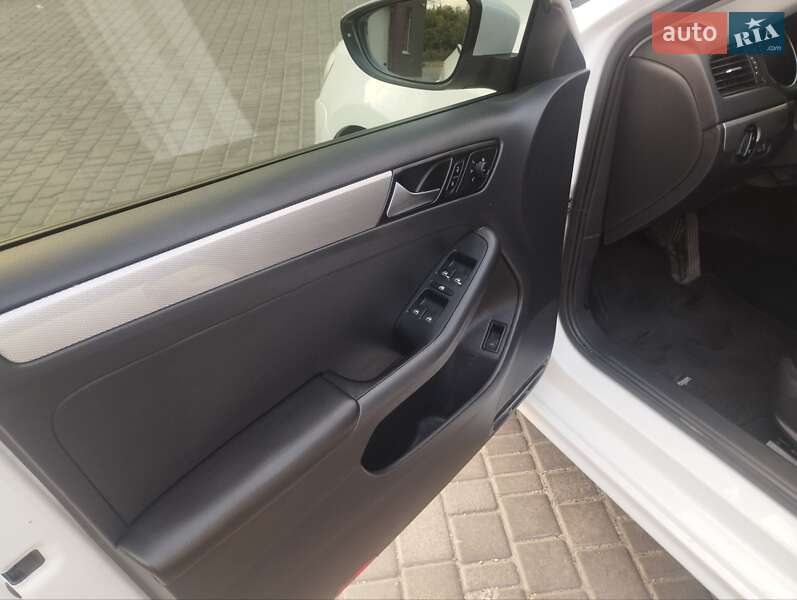 Седан Volkswagen Jetta 2016 в Запоріжжі