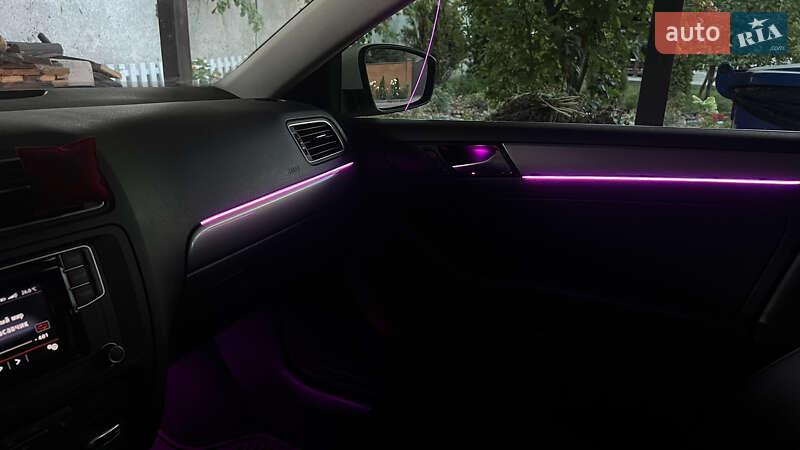 Седан Volkswagen Jetta 2016 в Киеве