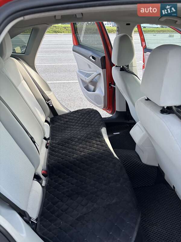 Седан Volkswagen Jetta 2019 в Львове