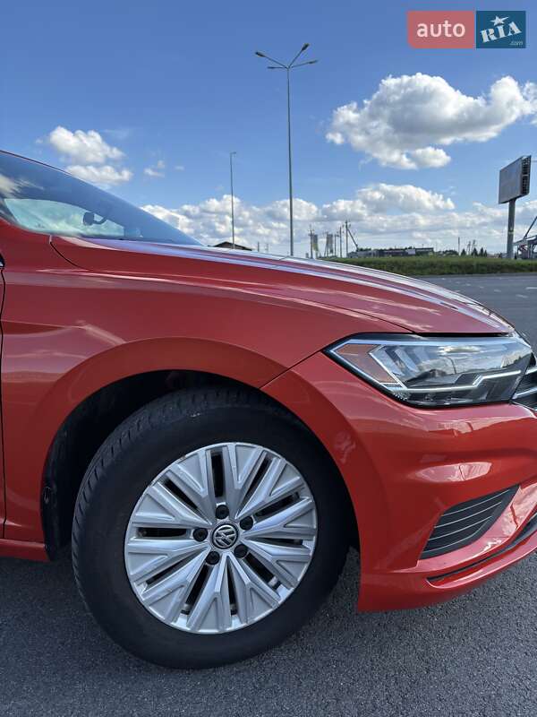 Седан Volkswagen Jetta 2019 в Львове