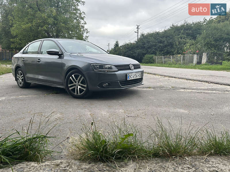 Седан Volkswagen Jetta 2012 в Львове