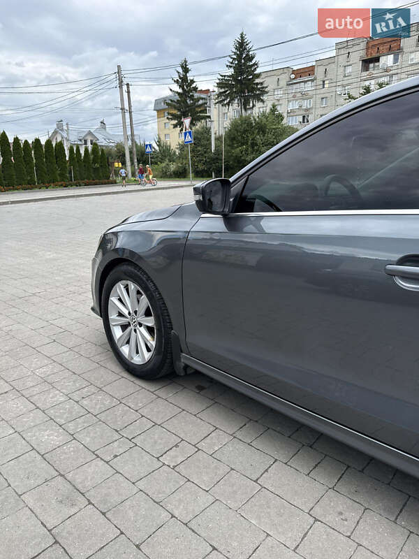 Седан Volkswagen Jetta 2017 в Львове