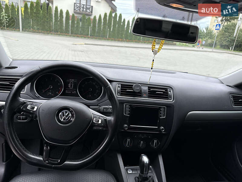 Седан Volkswagen Jetta 2017 в Львове