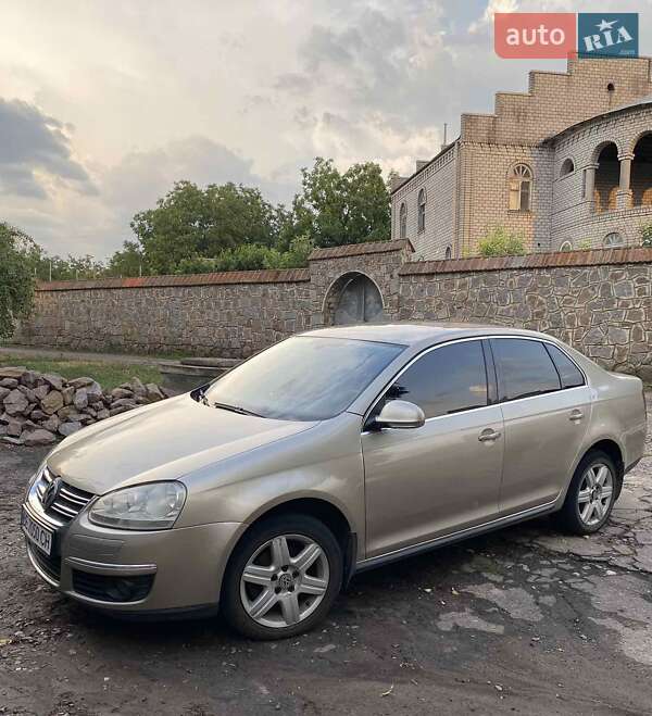 Седан Volkswagen Jetta 2006 в Новому Бузі