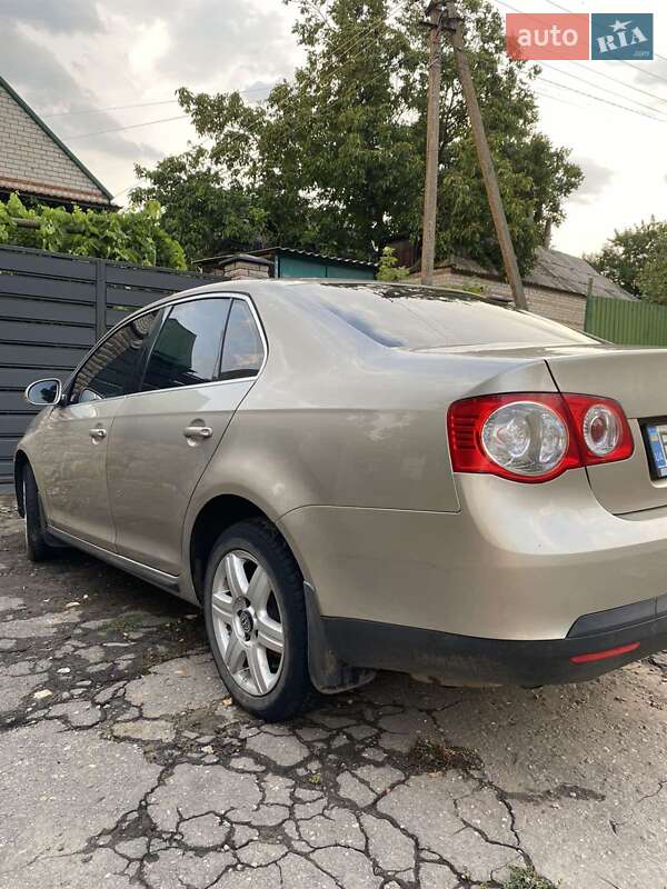 Седан Volkswagen Jetta 2006 в Новому Бузі
