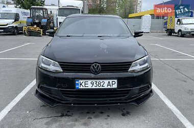 Седан Volkswagen Jetta 2014 в Дніпрі