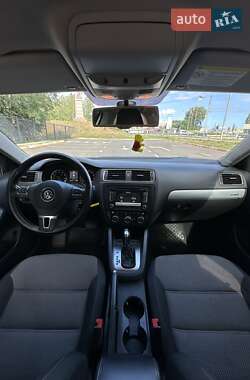 Седан Volkswagen Jetta 2013 в 