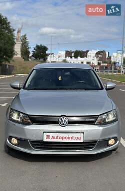 Седан Volkswagen Jetta 2013 в 