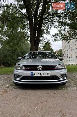 Седан Volkswagen Jetta 2015 в Львові