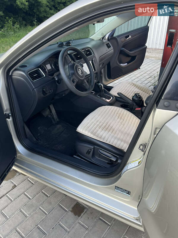 Седан Volkswagen Jetta 2014 в Тетієві