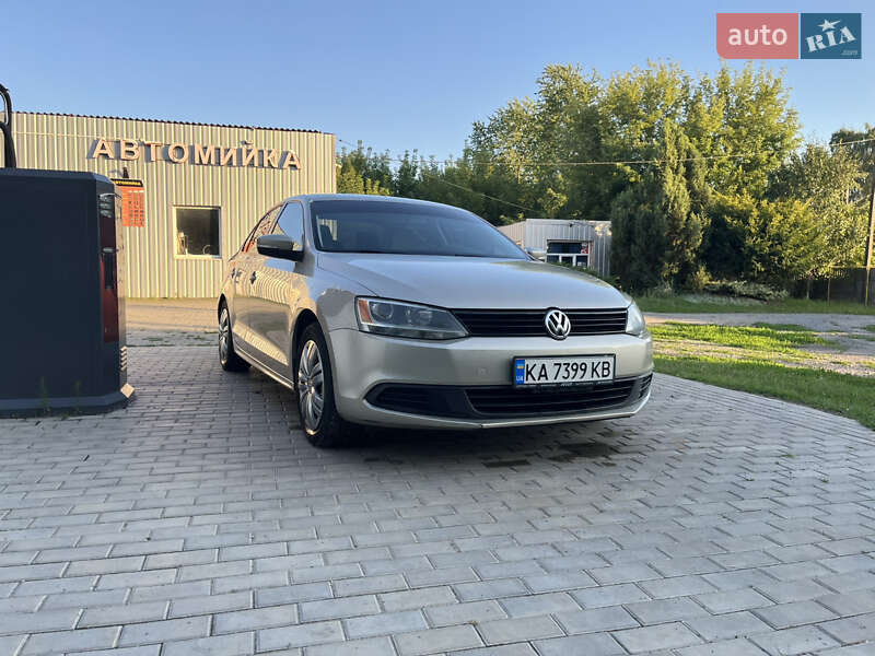 Седан Volkswagen Jetta 2014 в Тетієві