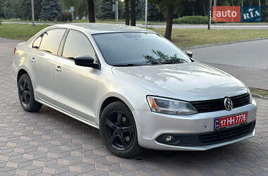 Седан Volkswagen Jetta 2011 в 