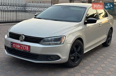 Седан Volkswagen Jetta 2011 в 