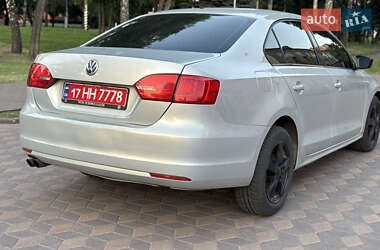 Седан Volkswagen Jetta 2011 в 