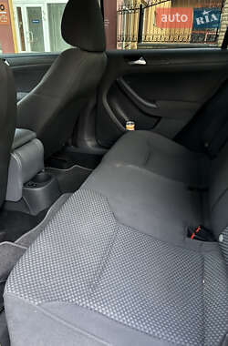 Седан Volkswagen Jetta 2011 в 