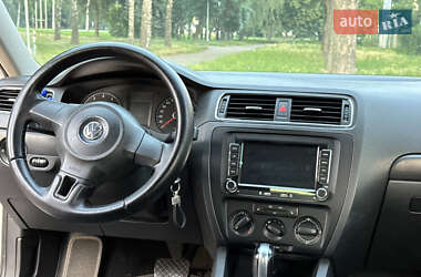 Седан Volkswagen Jetta 2011 в 