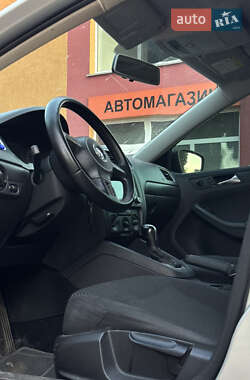Седан Volkswagen Jetta 2011 в 