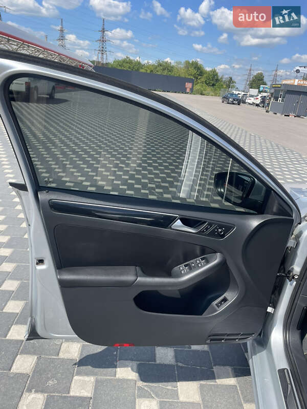 Седан Volkswagen Jetta 2016 в Полтаві