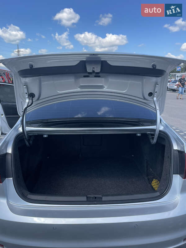 Седан Volkswagen Jetta 2016 в Полтаві