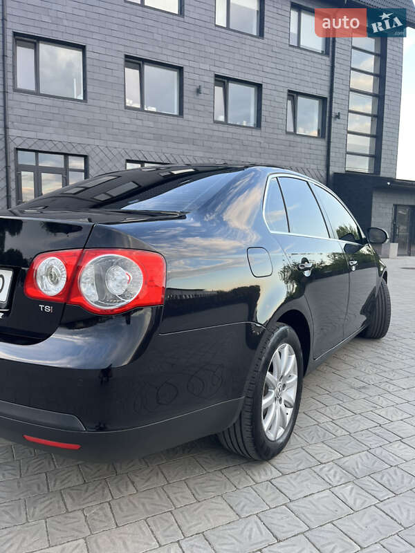Седан Volkswagen Jetta 2010 в Рівному