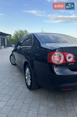 Седан Volkswagen Jetta 2010 в Рівному