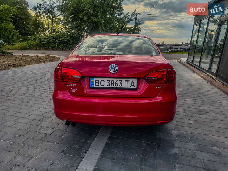 Седан Volkswagen Jetta 2013 в Львові