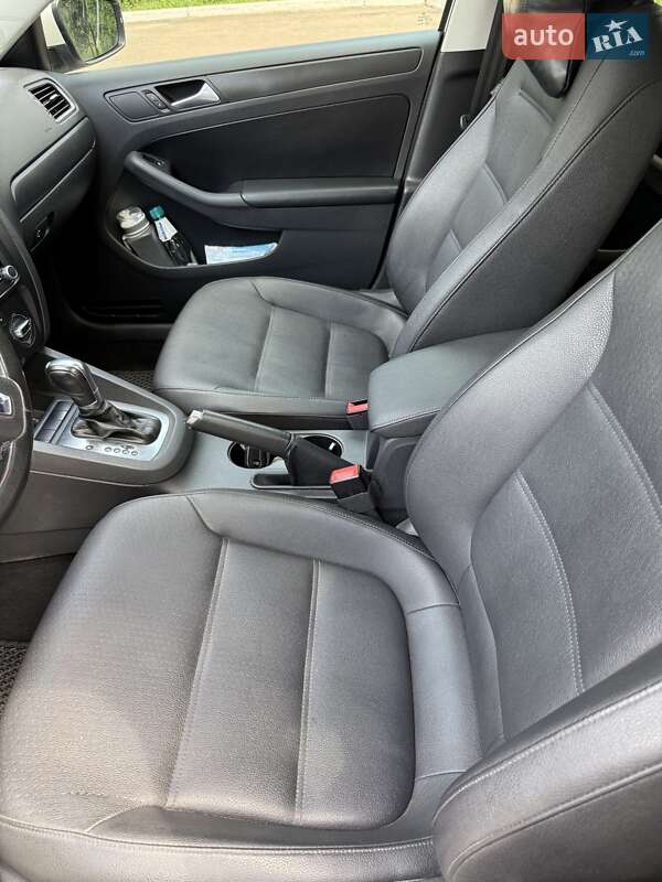 Седан Volkswagen Jetta 2012 в Корюківці