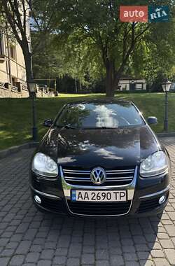 Седан Volkswagen Jetta 2010 в 