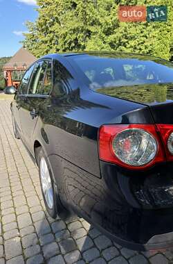 Седан Volkswagen Jetta 2010 в 