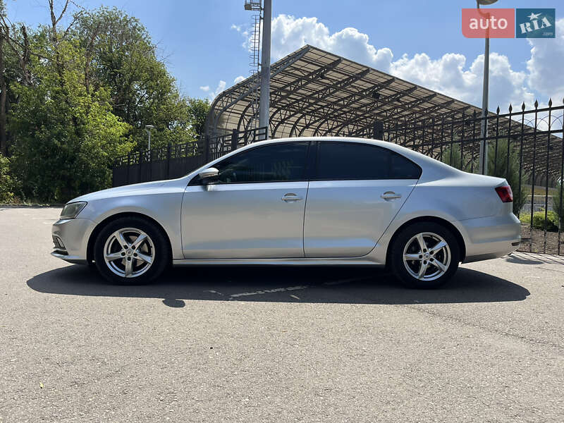Седан Volkswagen Jetta 2016 в Кривому Розі