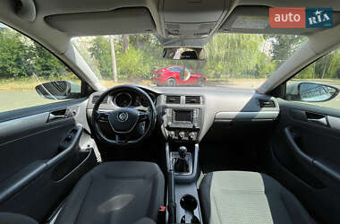 Седан Volkswagen Jetta 2016 в 