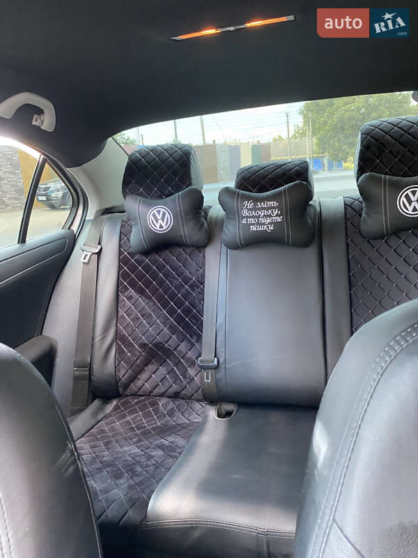 Седан Volkswagen Jetta 2011 в Ширяево