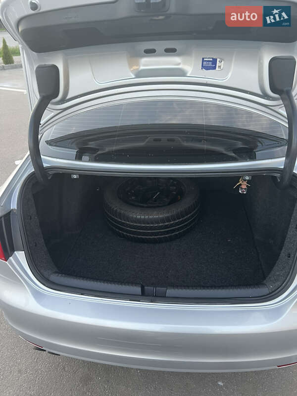 Седан Volkswagen Jetta 2013 в Харькове