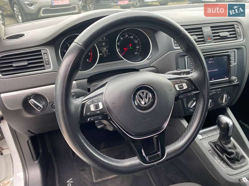 Седан Volkswagen Jetta 2016 в Львове
